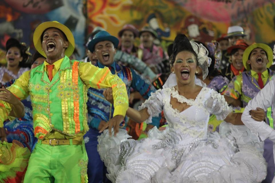 Luar do Sertão em 2012 com o tema Folclore de ritmos, folclore de fé, de mitos e lendas e de muito arrasta-pé